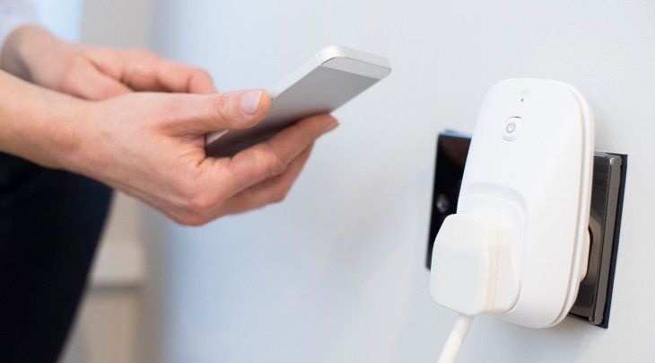 Estos enchufes monitorean el consumo de la lámpara o del aparato conectado. Estos enchufes monitorean el consumo de la lámpara o del aparato conectado.