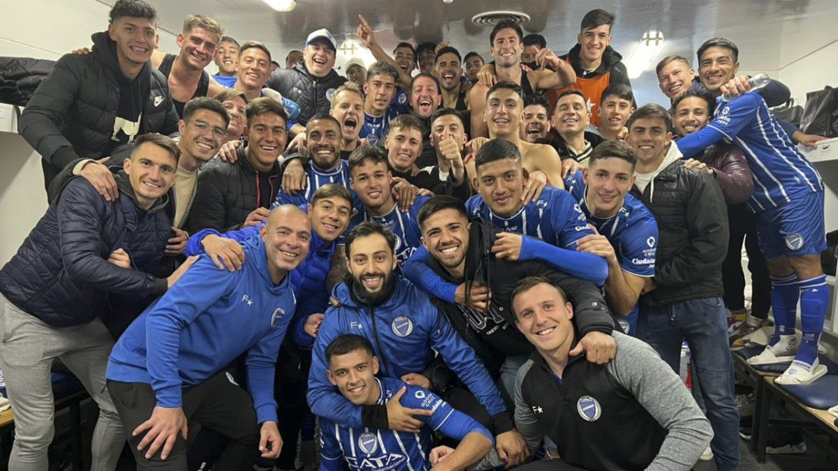 Godoy Cruz wins thinking about relegation and is already a pointer