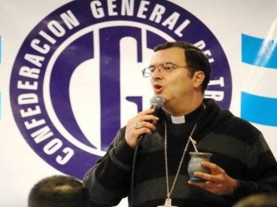 El obispo de Mar del Plata, Gabriel Mestre, fue invitado a disertar ante la Cátedra del Movimiento de los Trabajadores, un espacio de la CGT local que se propone formar a cuadros auxiliares sindicales.&nbsp;