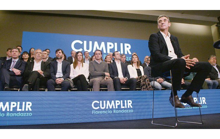 ámbito.com | cumple. Gabriel Katopodis, Eduardo Bucca y Fernando Navarro, detrás de Florencio Randazzo. El exministro respondió preguntas por primera vez.