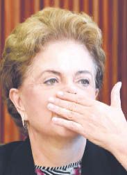Dilma Rousseff siguió los acontecimientos rodeada de sus principales ministros.