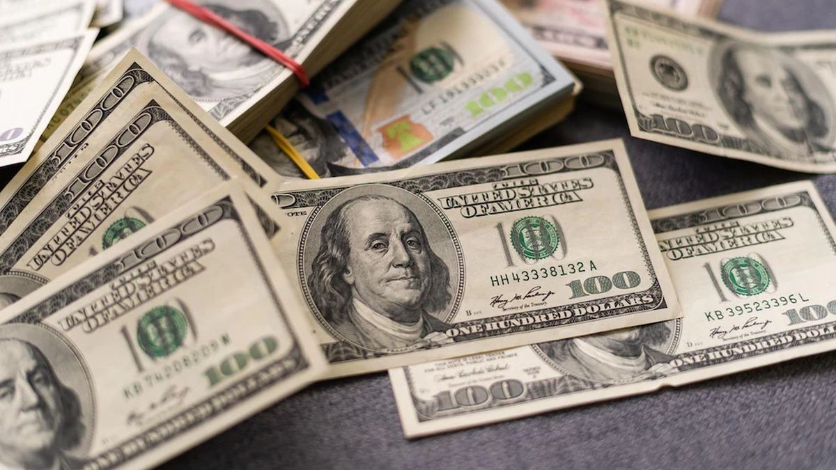 Dólar financiero subió luego de tres fuertes bajas pero quedó por debajo del blue
