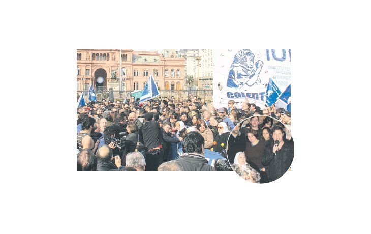 Tomada. Hebe de Bonafini convirtió la marcha de todos los jueves en la Plaza de Mayo en un acto de resistencia contra su arresto. Apoyo de Kicillof.