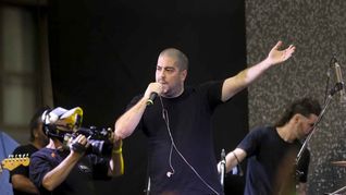 pato fontanet toco con su banda en un homenaje a las victimas de cromanon