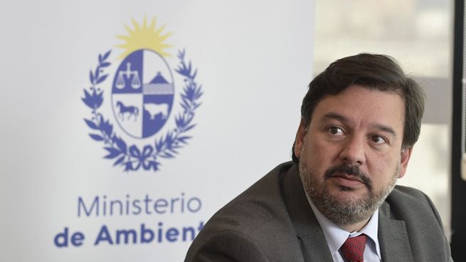 El ministro de Ambiente de Uruguay, Adrián Peña, se presentó durante años como licenciado cuando recién se recibió en 2022.
