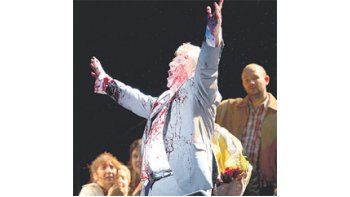 Peter Coleman Wright  como Calígula. La partitura de Glanert es efectiva en la plasmación musical de la esencia de la pieza de Albert Camus.