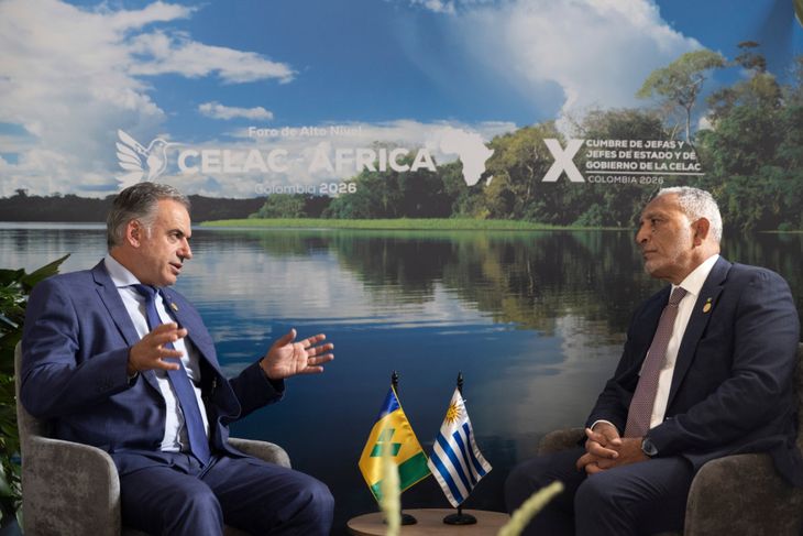 El presidente se reunió también con el primer ministro de San Vicente y Granadinas, Godwin Friday. El presidente se reunió también con el primer ministro de San Vicente y Granadinas, Godwin Friday.
