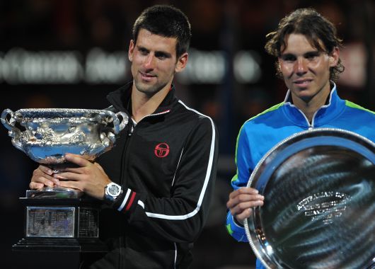 Para la historia. Djokovic y Nadal muestran los trofeos sonrientes. No es para menos, ambos hicieron historia.