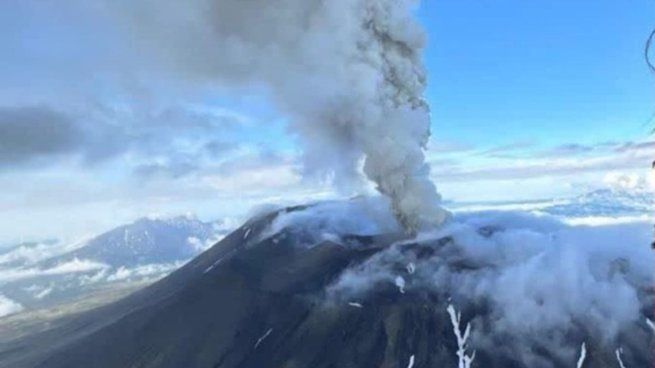El volcán Krasheninnikov entró en erupción
