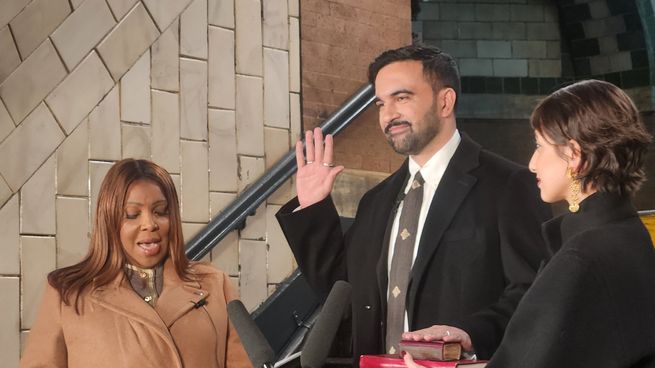 Zohran Mamdani juró como alcalde de Nueva York en la estación de metro Old City Hall.
