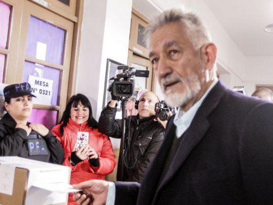 42,7%.&nbsp;El gobernador Alberto Rodríguez Saá plebiscitó la gestión y cosechó su reelección, con el plus del triunfo en su duelo íntimo con su hermano Adolfo.