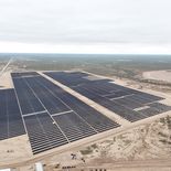 Con el nuevo financiamiento del BID, Genneia busca superar los 1.580 MW de capacidad instalada, reforzando la red de transmisión para el sector minero. Con el nuevo financiamiento del BID, Genneia busca superar los 1.580 MW de capacidad instalada, reforzando la red de transmisión para el sector minero.