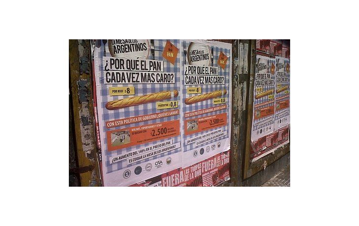 Las calles del microcentro porteños amanecieron empapeladas con afieches firmados por la Mesa de Enlace. Hoy: Pan, dicen al anticipar que se viene la leche y la carne.