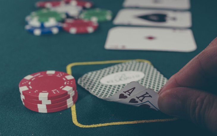 El gobierno y los bonistas no muestran todas las cartas que están sobre la mesa y buscan limar las diferencias.