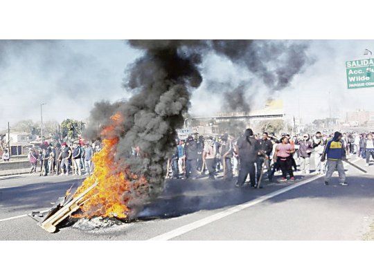 Antipiquete. Macri admitió la necesidad de reaccionar ante la protesta social callejera con mecanismos que permitan dispersar las movilizaciones. Larreta y Bullrich deben acordar la mejor manera para hacerlo.