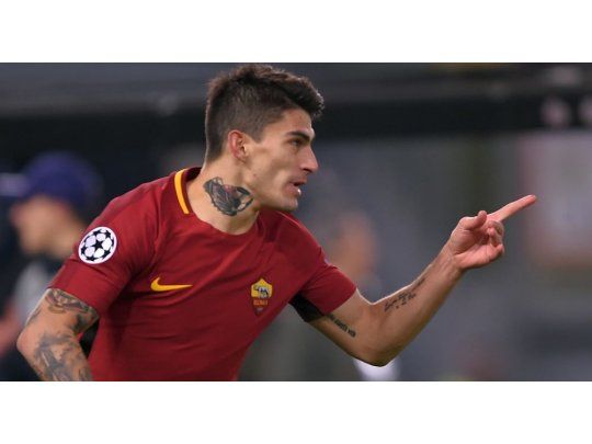 Diego Perotti convirtió el único gol de Roma ante Qarabag, que le significó la clasificación a los octavos de final.