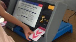 Los salteños elijen gobernador a través del voto electrónico.
