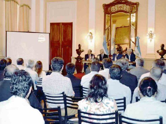 AVANCE. Los convenios se firmaron durante un acto que encabezaron el gobernador de Corrientes y el titular del CFI.
