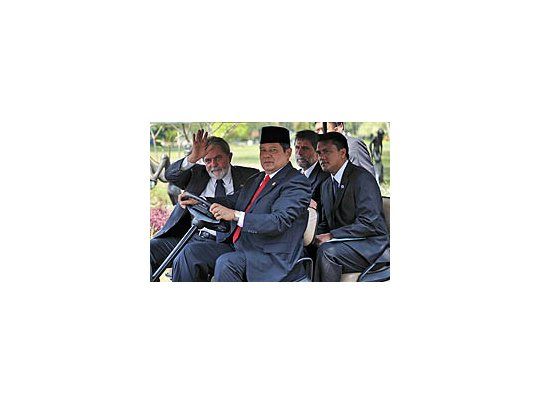 El presidente de Brasil, Luiz Inacio Lula da Silva, y su homólogo indonesio, Susilo Bambang Yudhoyono