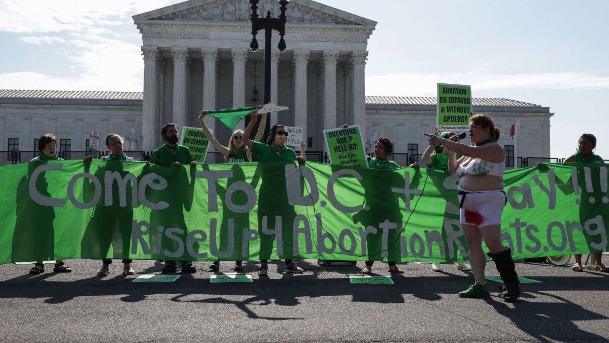 marches after decision of the Court to repeal the right to abortion