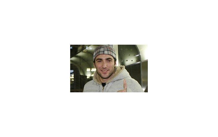 Gonzalo Higuain se está recuperando de la operación en su espalda y se puso como plazo volver el 20 de abril, para la final de la Copa.