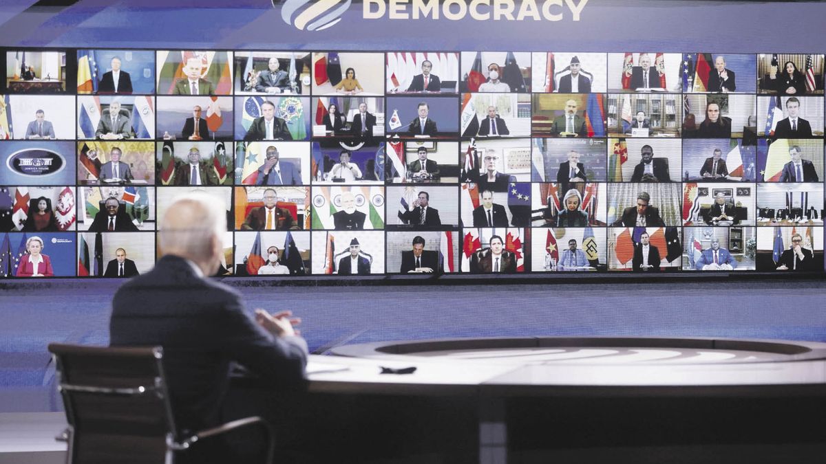Biden warned of “alarming challenges” in opening democracy summit