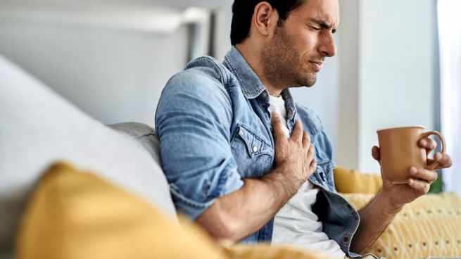 Según Harvard, este sentimiento silencioso podría ser tan dañino para tu corazón como fumar o no hacer ejercicio