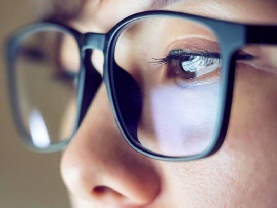 Además de sus capacidades visuales, las Halliday Glasses prometen ser un aliado en tareas cotidianas y profesionales, integrando aplicaciones para navegación, comunicación y productividad.