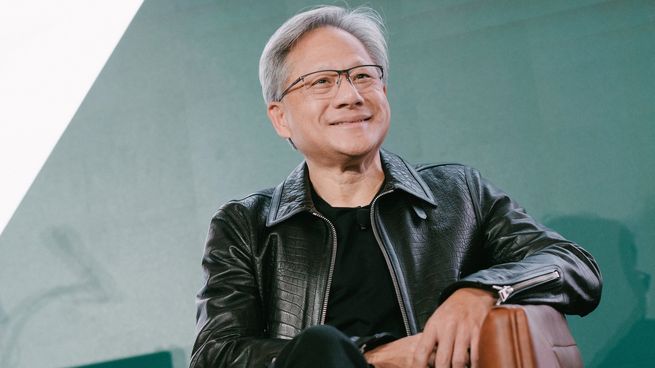 Jensen Huang, cofundador de NVIDIA que tiene una fortuna gracias a sus desarrolos tecnológicos.