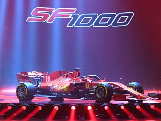 El equipo italiano Ferrari present&oacute; hoy el modelo SF1000 con el que afrontar&aacute; la temporada 2020 de la F&oacute;rmula 1, en la que cumplir&aacute;&nbsp;1000 actuaciones en la m&aacute;xima categor&iacute;a automovil&iacute;stica.