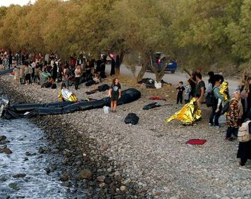 Grecia desoye a organismos de DDHH y abre más campamentos cerrados para inmigrantes