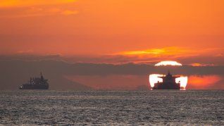 El estrecho de Ormuz, clave para el petróleo global, podría tardar meses en recuperar su operatividad tras la guerra. El estrecho de Ormuz, clave para el petróleo global, podría tardar meses en recuperar su operatividad tras la guerra.