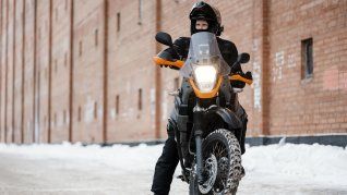 Conocé las mejores alternativas para soportar el frío mientras andás en moto. Conocé las mejores alternativas para soportar el frío mientras andás en moto.