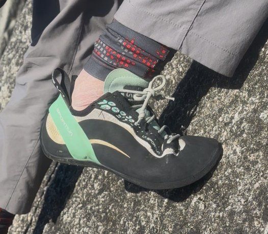 Este invento no es un calzado en si, ya que está hecho como un complemento que se puede sumar a tus propias zapatillas.