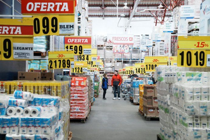 Los supermercados, autoservicios y mayoristas ya registran más de cinco meses consecutivos de caída en ventas. 
