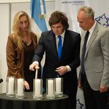 El Presidente encabezó el discurso de cierre por el Día del Holocausto. El Presidente encabezó el discurso de cierre por el Día del Holocausto.