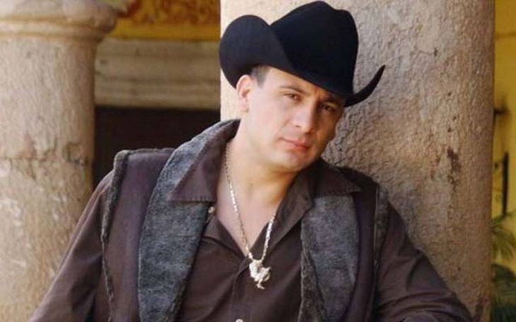 En el 2006, tras ofrecer un concierto, es asesinado el cantante Valentín Elizalde En el 2006, tras ofrecer un concierto, es asesinado el cantante Valentín Elizalde