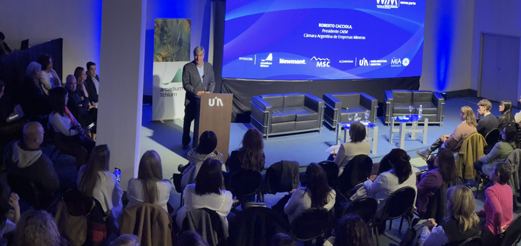 Roberto Cacciola, presidente de CAEM, cerró el evento de WIM Argentina en la UIA.