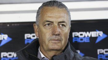 alfaro demora la respuesta y boca empieza a manejar otros nombres