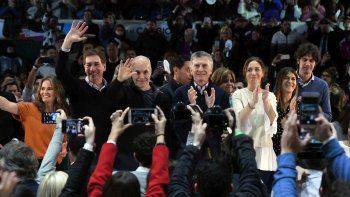 euforico y con fuerte arenga, macri cerro campana portena: no volvemos al pasado