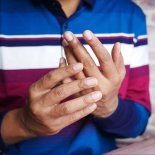 La simplicidad del procedimiento y el no requerir de equipamientos favorece su adopción en distintos contextos. La simplicidad del procedimiento y el no requerir de equipamientos favorece su adopción en distintos contextos.