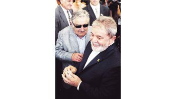 Luiz Inácio Lula da Silva y José Mujica, en un acto ayer en la Universidad de Brasilia en homenaje a Darcy Ribeiro.