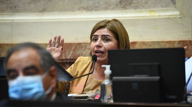 La senadora Clara Vega. 
