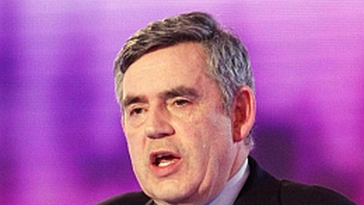 Los diarios británicos le quitan su apoyo a Gordon Brown