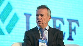 En plena previa electoral, Daniel Artana alertó que el dólar y las tasas elevadas reflejan un “equilibrio precario” y reclamó previsibilidad para sostener la estabilidad. En plena previa electoral, Daniel Artana alertó que el dólar y las tasas elevadas reflejan un “equilibrio precario” y reclamó previsibilidad para sostener la estabilidad.