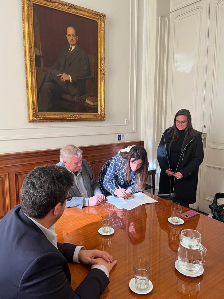 Además del aporte económico para becas, OCP TECH se destaca como partner estratégico de la UBA, colaborando activamente en el fortalecimiento de su conectividad y asesoramiento en materia de ciberseguridad.
