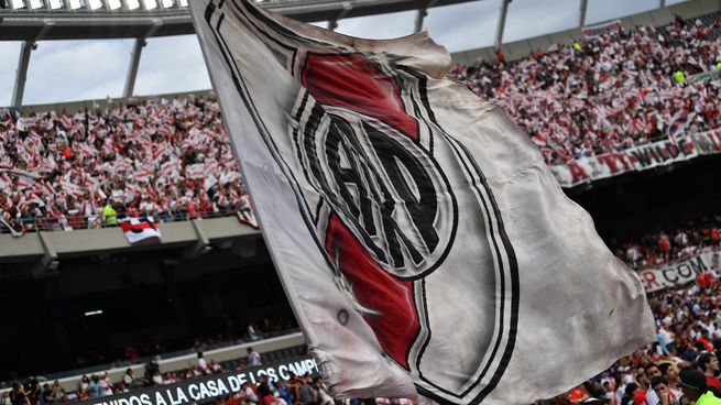 Ariel Raúl Medri debutó en Primera División con la banda roja durante apenas dos minutos y, tras una carrera breve, encontró su camino trabajando en una cabina de peaje.