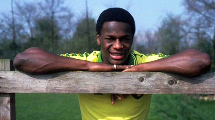 Justin Fashanu debutó en el Norwich City como delantero.