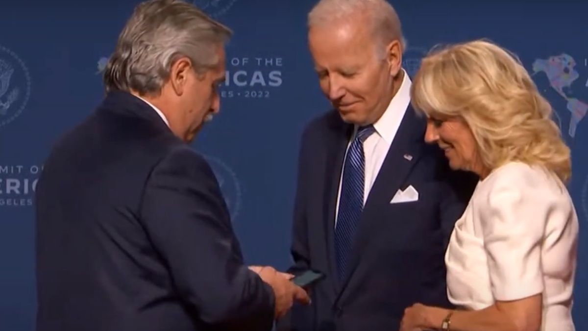 El momento en que Alberto Fernández le mostró a Joe Biden la foto de su hijo Francisco