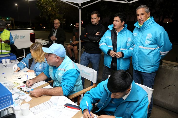 El ministro Marinucci presente durante las tareas de control y prevención de alcoholemia en la Panamericana.
